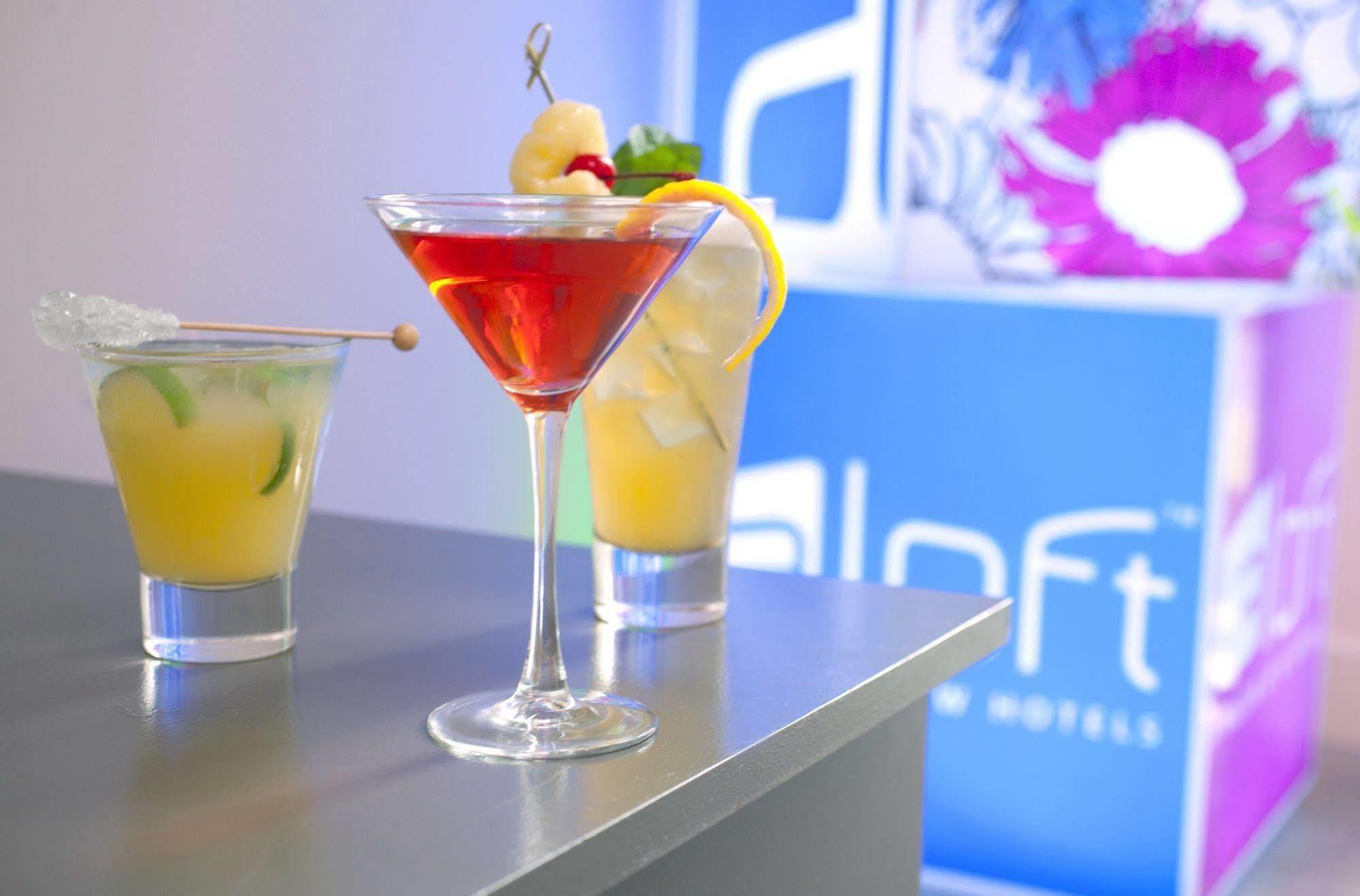 Aloft Montreal Airport Hotel Dorval Buitenkant foto